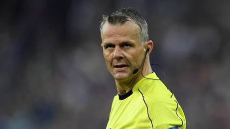 Björn Kuipers leitet die Partie zwischen dem FC Schalke 04 und Borussia Mönchengladbach