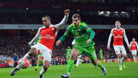 Der Grieche Charalampos Mavrias (m.) stand bis August beim FC Sunderland unter Vertrag 