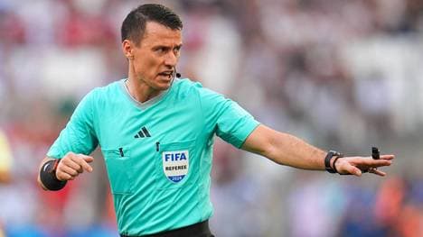 Schiedsrichter Ilgiz Tantashev musste im Olympia-Halbfinale verletzt raus