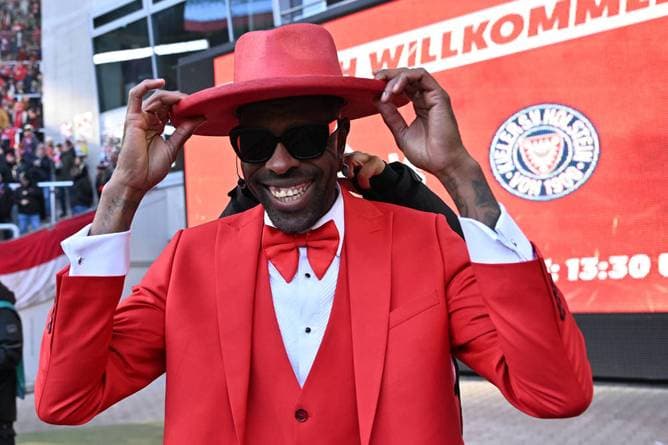 Erkannt? Ex-Kultprofi zieht alle Blicke auf sich