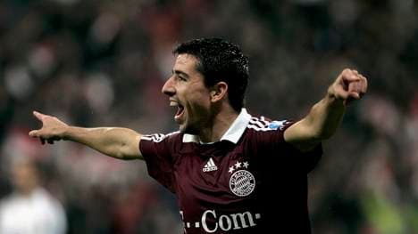 Roy Makaay vom FC Bayern Munich feiert sein Tor