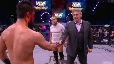 Wheeler Yuta (l.) beeindruckte bei AEW Rampage nicht nur William Regal (r.) und Bryan Danielson