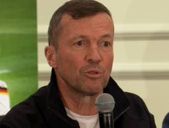 Im Rahmen der Kinopremiere "Ein Sommer in Italien" spricht Lothar Matthäus über die verletzten Torhüter beim FC Bayern und verrät, ob er Jonas Urbig als potenziellen Nachfolger von Manuel Neuer sieht.