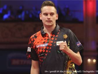 WERBUNG - Alle Infos, Analysen & Tipps zur Darts-WM nur unter sport1.de/sportwetten. (https://go.sport1.de/Y7WgZt )
18+. Glücksspiel kann süchtig machen. Hilfe unter buwei.de