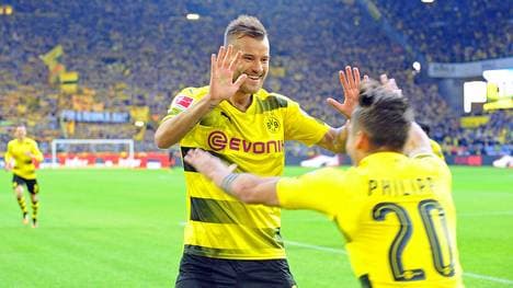 Andrey Yarmolenko vom BVB jubelt mit Maximilian Philipp