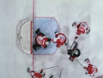 Die deutsche Eishockey-Nationalmannschaft feiert beim Deutschland Cup einen furiosen Sieg gegen Dänemark. Insbesondere im Schlussdrittel spielt die DEB-Auswahl mächtig auf.