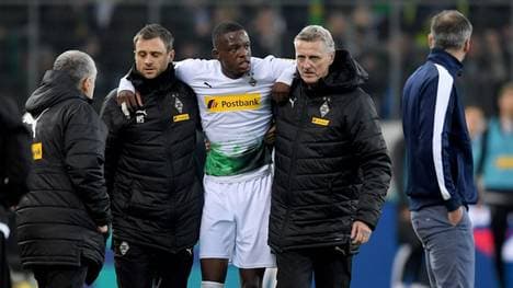 Denis Zakaria konnte nach dem Zusammenprall mit Yann Sommer nicht weiterspielen