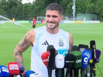 Rodrigo de Paul gilt in der Nationalmannschaft und bei Inter Miami als guter Freund von Lionel Messi. Vor dem Halbfinale sprach der Mittelfeldspieler über das wahrscheinlich letzte WM-Turnier des Ausnahmefußballers.