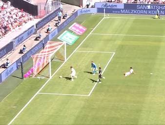 Der 1. FC Köln gewinnt sein Testspiel gegen Real Sociedad San Sebastián mit 2:1. Für Aufsehen sorgt dabei ein kurioses Eigentor, das zum zwischenzeitlichen 1:1-Ausgleich führt.