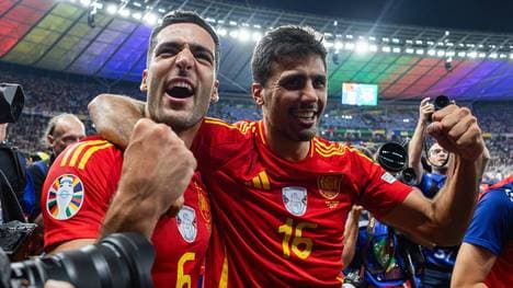 Mikel Merino (l.) könnte in die Premier League zurückkehren