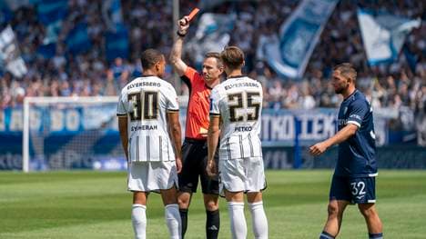 Jan Gyamerah (l.) sah in der 6. Minute die Gelb-Rote Karte