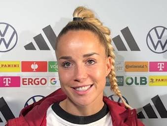 Angesprochen auf eine mögliche Heim-EM der Frauen in Deutschland, hat DFB-Kapitänin Giulia Gwinn eine klare Meinung.