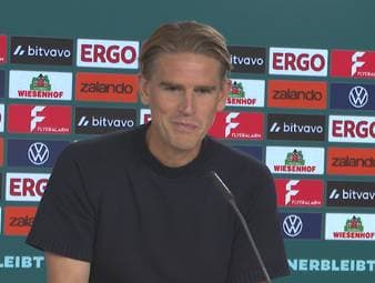 Der FC Bayern will seinen Kader weiter verkleinern, besonders Sacha Boey gilt als Verkaufskandidat. Zuletzt gab es jedoch auch Gerüchte um Hiroki Ito. Sportdirektor Christoph Freund räumt nun damit auf.