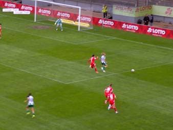 Bei der Bundesliga-Premiere der Frauen des FSV Mainz 05 gegen Werder Bremen kommt es zu einer strittigen Szene. Dabei stellt sich die Frage: Elfmeter - oder nicht?