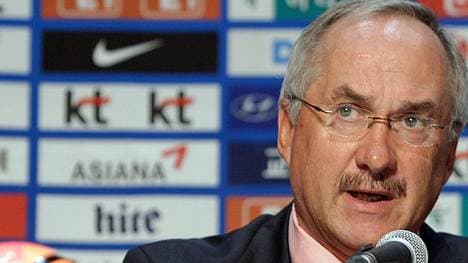 Uli Stielike startete seine Trainerkarriere 1989 als Nationalcoach der Schweiz