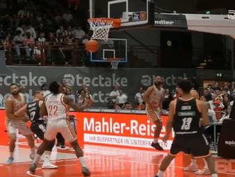 Die BBL-Highlights der Basketball-Partie Fitness First Würzburg Baskets - ratiopharm ulm im Video.
