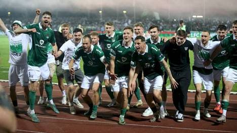 Der 1. FC Schweinfurt feiert den Aufstieg in die 3. Liga