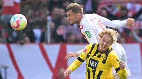 Luca Kilian im Duell mit dem Dortmunder Julian Brandt