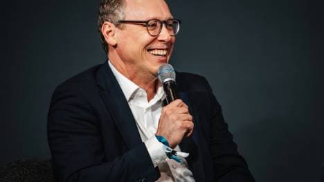 Hat gut Lachen: Mark Schober