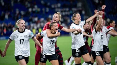 Die DFB-Frauen ließen sich nach dem Krimi feiern