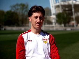 Darts-Weltmeister Luke Littler schwärmt von Angelo Stiller - jetzt reagiert der VfB-Star auf die Aussagen von Littler.