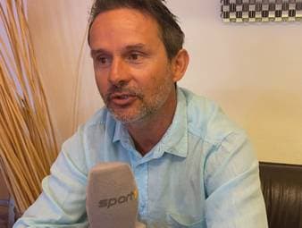 Sandro Wagner ist seit dieser Saison Trainer bei Regionalligist Unterhaching. Im exklusiven SPORT1 Interview erklärt sein Ex-Coach und Förderer Dirk Schuster wie sie sich kennen lernten.