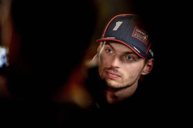 "Gibst du mir jetzt dieses blöde Grinsen?"