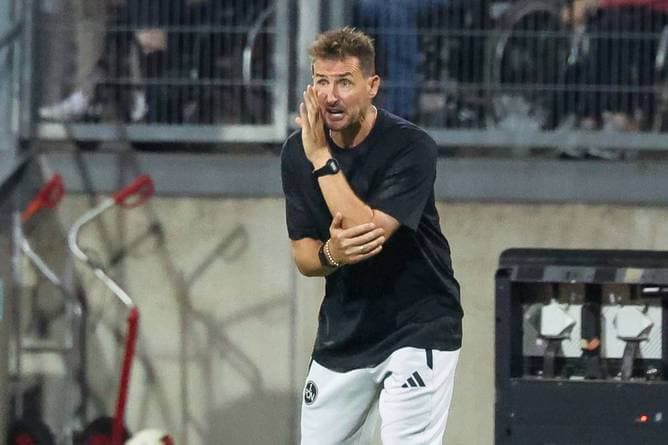 Klose verteidigt Tabellenführung