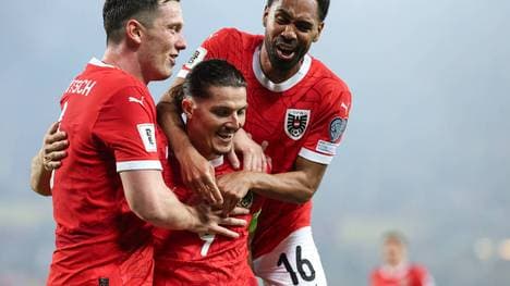 Marcel Sabitzer lässt sich für seinen Treffer feiern 