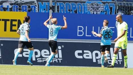Waldhof Mannheim bejubelt einen Treffer gegen den MSV Duisburg
