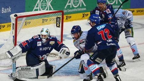 Adler Mannheim v Straubing Tigers  - DEL