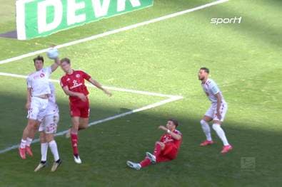 Irrwitziges Handspiel vermiest Derby-Party