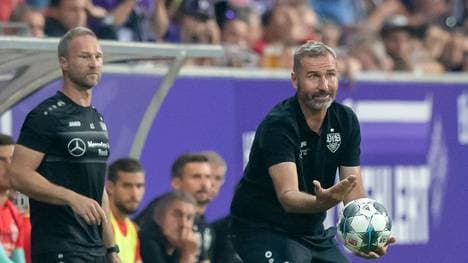 AUE, GERMANY - AUGUST 23: Head coach Tim Walter of Stuttgart reacts during the Second Bundesliga match between FC Erzgebirge Aue and VfB Stuttgart at Erzgebirgsstadion on August 23, 2019 in Aue, Germany. (Photo by Thomas Eisenhuth/Bongarts/Getty Images)
