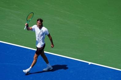 Tsitsipas gelingt riesige Überraschung