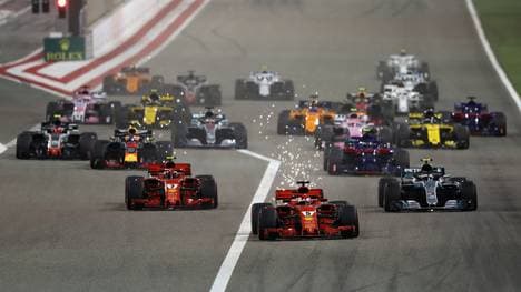 Beim Start ist die Ampel für die hinteren Autos schwerer zu sehen