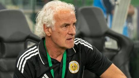 Fred Rutten für Curacao an der Seitenlinie