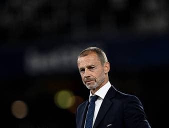 Nach der aufgehobenen Roten Karte von US-Stürmer Folarin Balogun bei der WM übt UEFA-Präsident Aleksander Ceferin scharfe Kritik an der FIFA. Die Einmischung von Donald Trump sei "schockierend".
