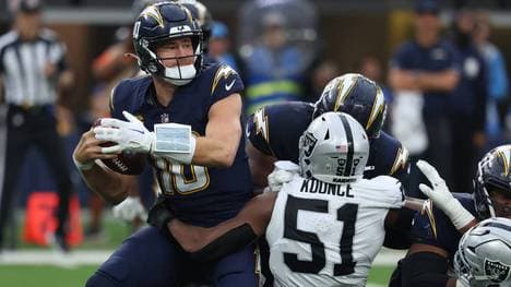 Justin Herbert spielte trotz eines Bruchs in seiner linken Hand weiter