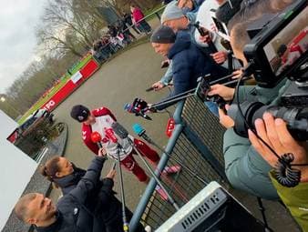 Der Hype um Kölns Said El Mala ist weiterhin riesig. Das ungewöhnliche Medienaufgebot um den 19 Jahre jungen Shootingstar fällt auch Trainer Lukas Kwasniok auf - doch El Mala gibt sich vor der Presse souverän.