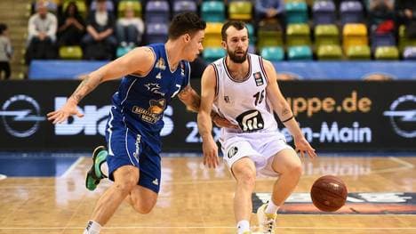 Konstantin Klein (l.) wurde am Knie operiert