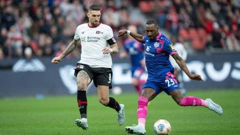 Andrich (l.) im Duell mit Becker