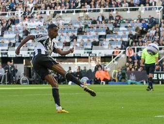 Alexander Isak will mit aller Macht zum FC Liverpool wechseln. Nun soll der Ex-Dortmunder bei seinem aktuellen Arbeitgeber Newcastle United sogar in einen Streik getreten sein.