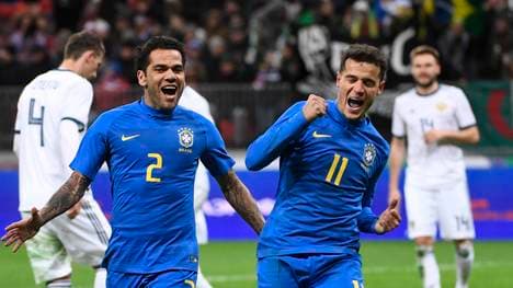 Philippe Coutinho (r.) erzielte das zweite Tor für Brasilien