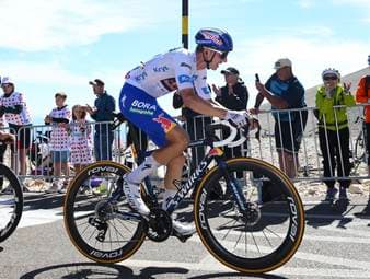 Valentin Paret-Peintre siegt am legendären Mont Ventoux. Der Franzose setzt sich in einem packenden Schlussspurt durch. Florian Lipowitz zeigte erneut ein starkes Rennen.