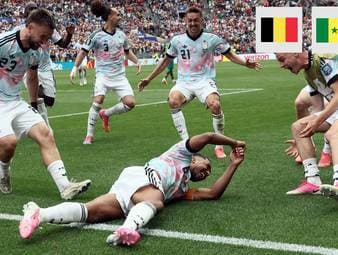 Ein paar Minuten fehlen noch zum WM-Aus, dann feiern Belgiens "alte Herren" eine wundersame Wiederauferstehung und ziehen ins Achtelfinale ein.