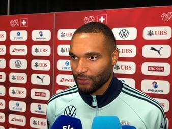 Nach dem Freundschaftsspiel gegen die Schweiz zeigt sich Jonathan Tah trotz der drei Gegentore begeistert von seinen Innenverteidiger-Kollegen Nico Schlotterbeck und Antonio Rüdiger.