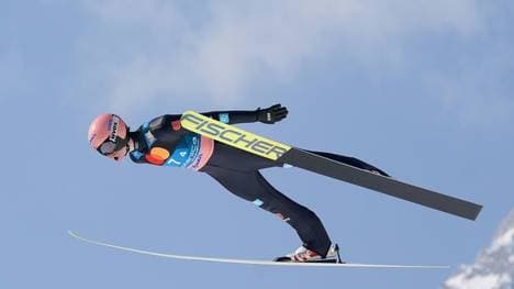 Karl Geiger fliegt auf Platz zwei