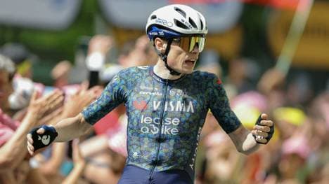 Vingegaard schlüpft ins Führungstrikot