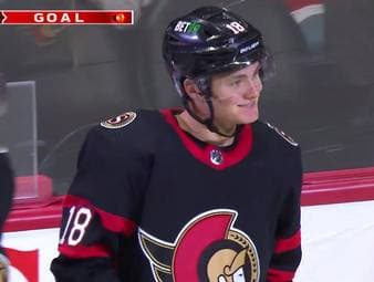 Tim Stützle gewinnt mit seinen Ottawa Senators gegen die Detroit Red Wings. Der Deutsche steuert einen Treffer bei und erreicht damit die Marke von 60 Scorerpunkten. 