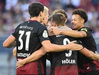 Der SC Freiburg zieht souverän in die nächste Runde des DFB-Pokals ein und beschert Zweitliga-Absteiger Fortuna Düsseldorf damit seine dritte Pflichtspielniederlage der Saison.